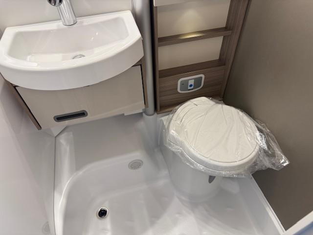 burstner Travel Van 590G HL-16